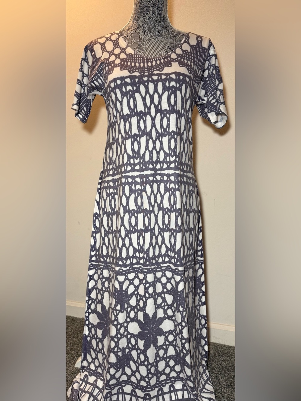 NWT atelier 5 Women’s White and purple geo Pattern Short-Sleeve Maxi Dress Small